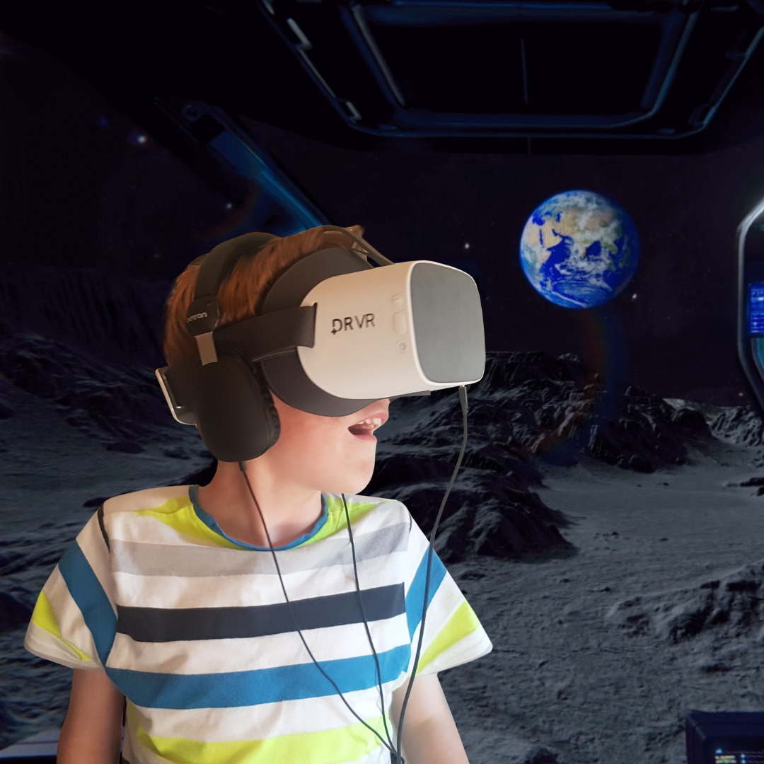 dr.vr junior boy in space